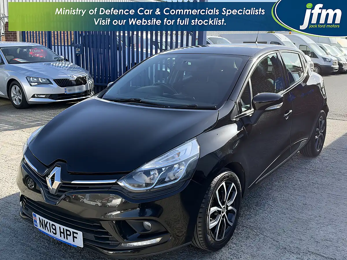 Used 2019 Renault Clio Play Black Metallic - Interior and Exterior details 10