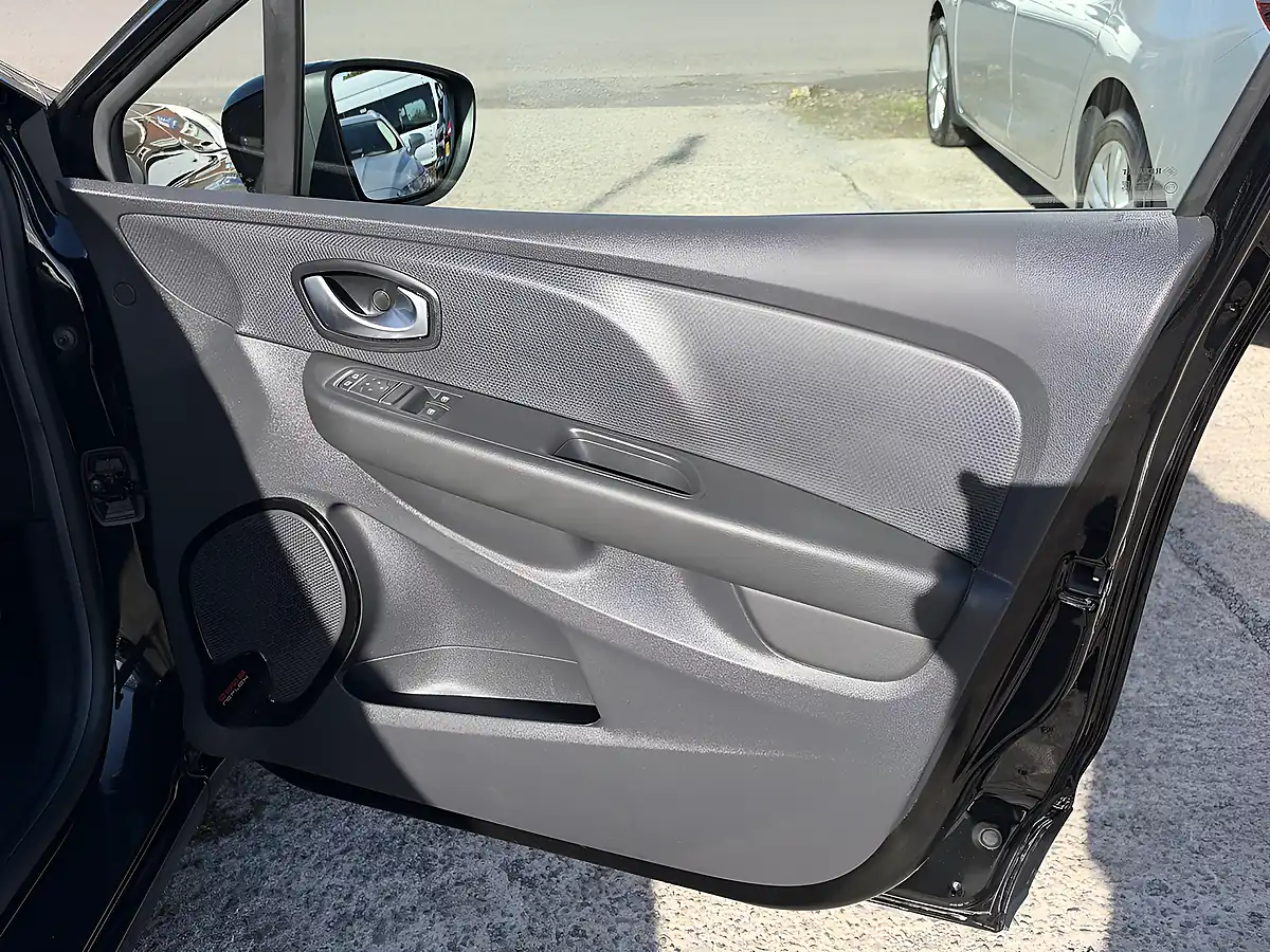Used 2019 Renault Clio Play Black Metallic - Interior and Exterior details 15