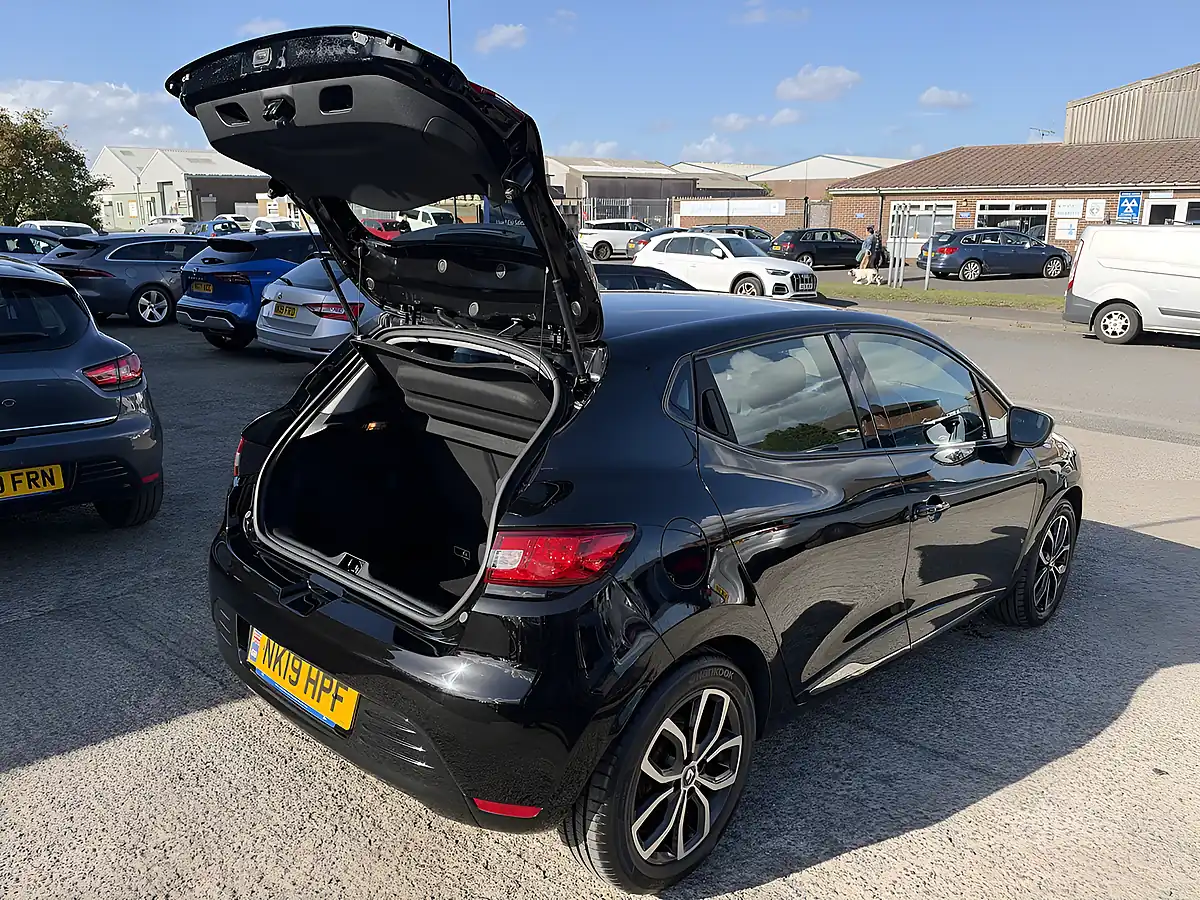 Used 2019 Renault Clio Play Black Metallic - Interior and Exterior details 17