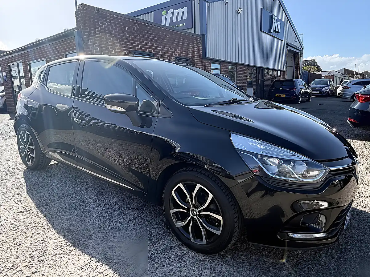 Used 2019 Renault Clio Play Black Metallic - Interior and Exterior details 20