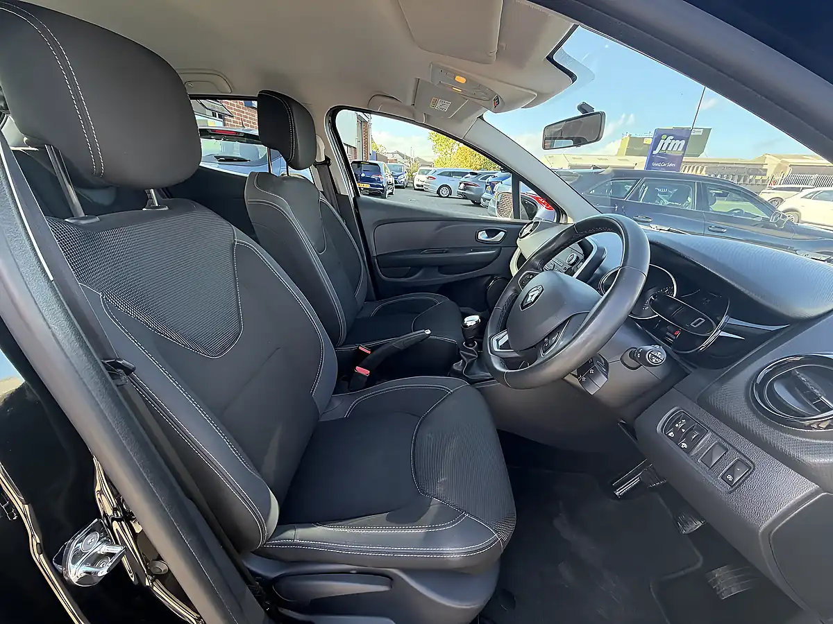 Used 2019 Renault Clio Play Black Metallic - Interior and Exterior details 3