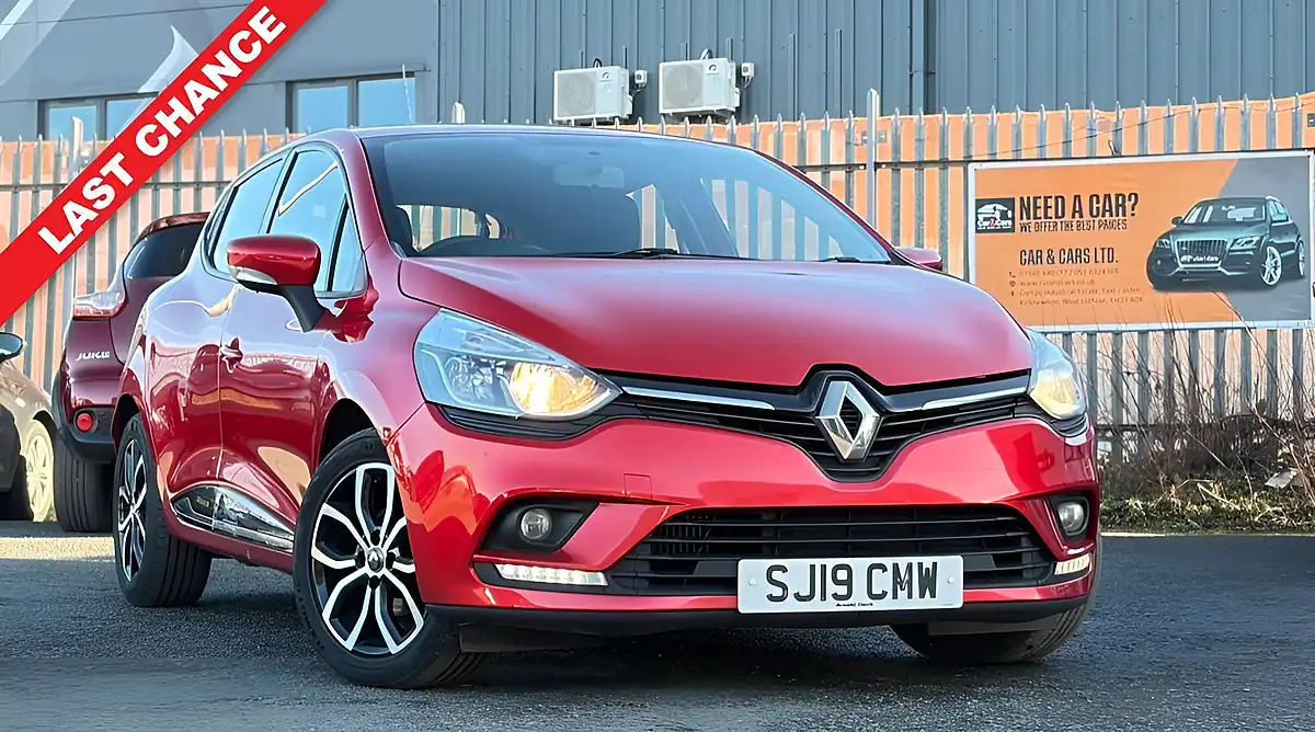 Used 2019 Renault Clio Play Red - Front View