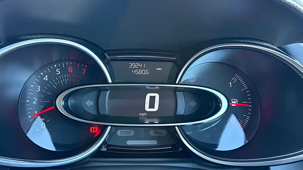 Used 2019 Renault Clio Play Red - Interior and Exterior details 10