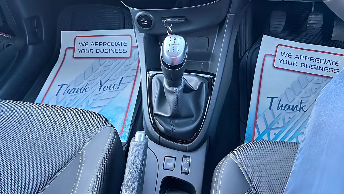Used 2019 Renault Clio Play Red - Interior and Exterior details 11