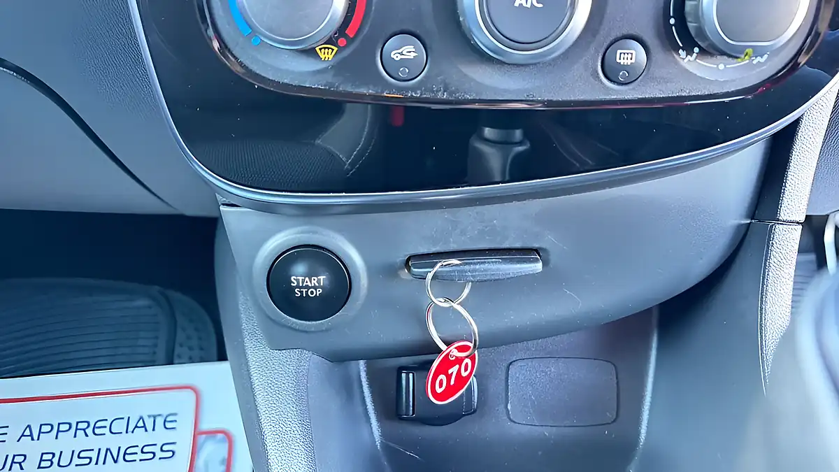 Used 2019 Renault Clio Play Red - Interior and Exterior details 12
