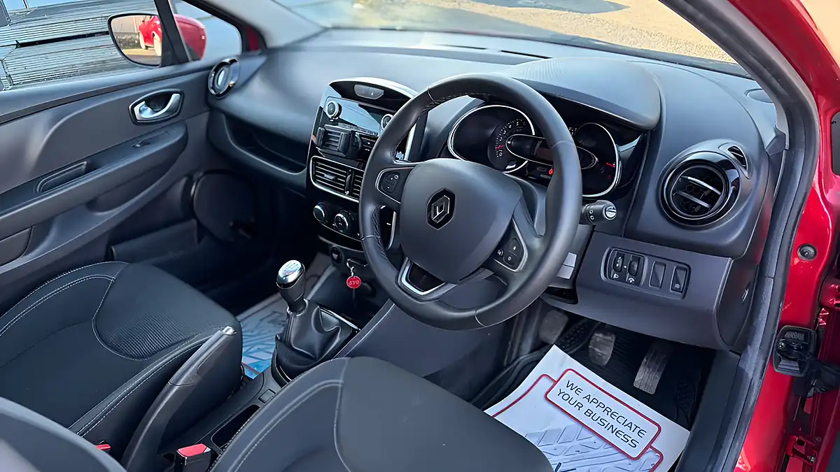 Used 2019 Renault Clio Play Red - Interior and Exterior details 13