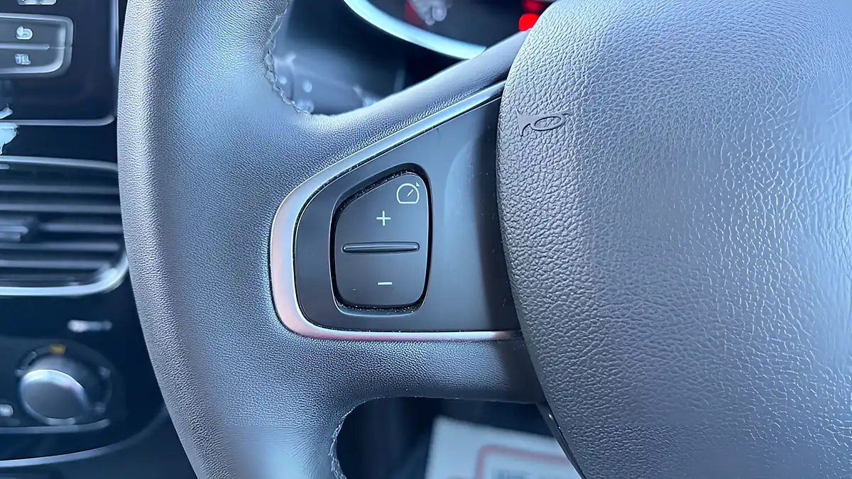 Used 2019 Renault Clio Play Red - Interior and Exterior details 14