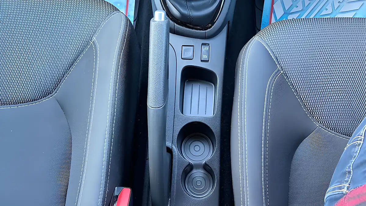 Used 2019 Renault Clio Play Red - Interior and Exterior details 16
