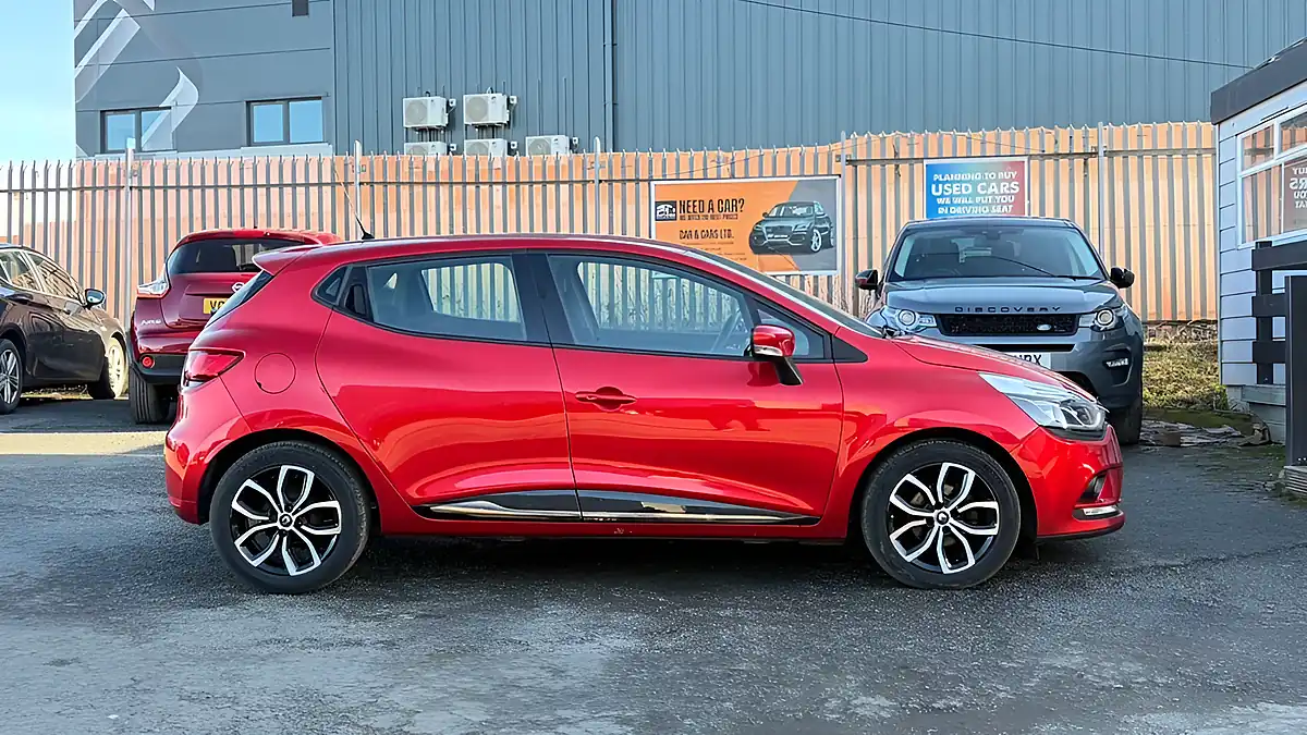 Used 2019 Renault Clio Play Red - Interior and Exterior details 17