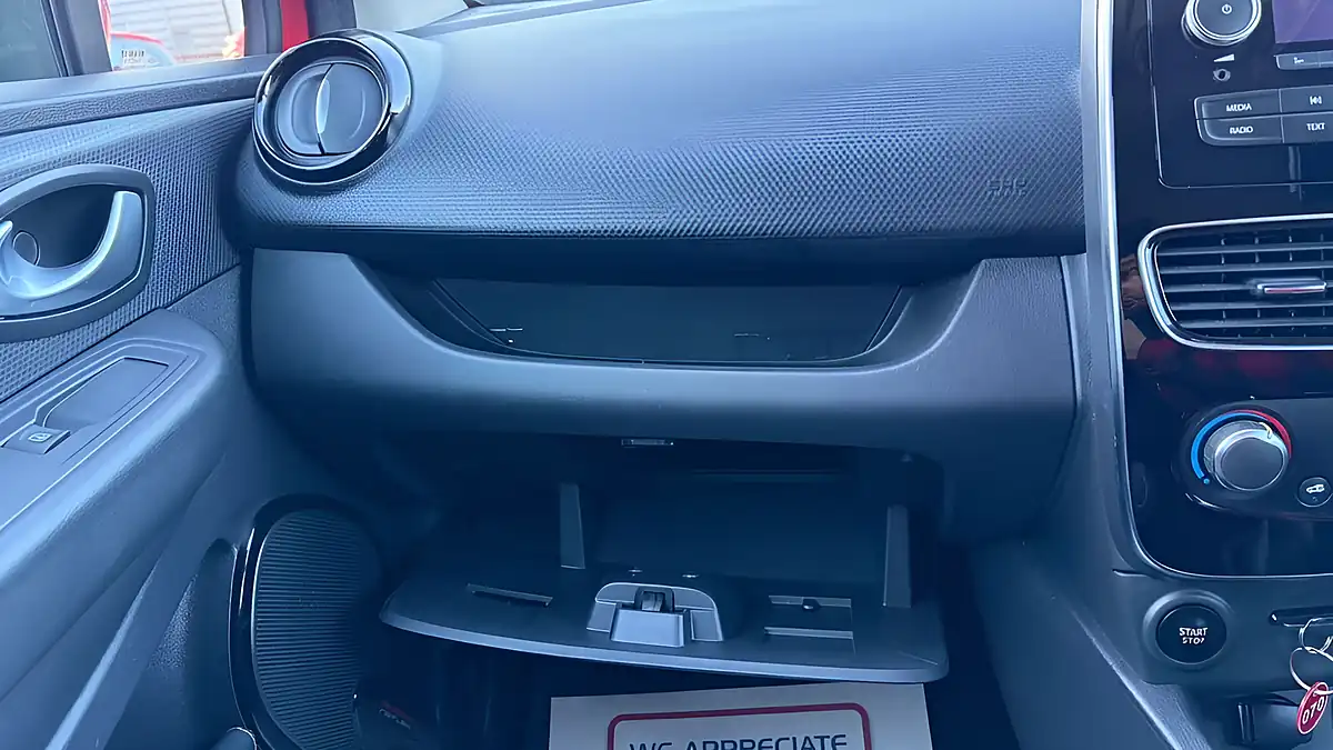 Used 2019 Renault Clio Play Red - Interior and Exterior details 20