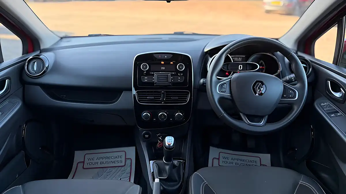 Used 2019 Renault Clio Play Red - Interior and Exterior details 7