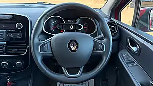 Used 2019 Renault Clio Play Red - Interior and Exterior details 9
