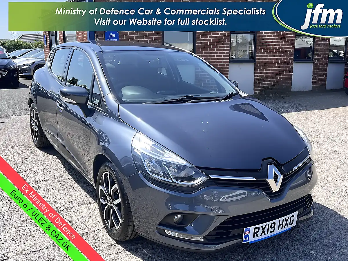 Used 2019 Renault Clio Play Titanium Grey Met - Front View