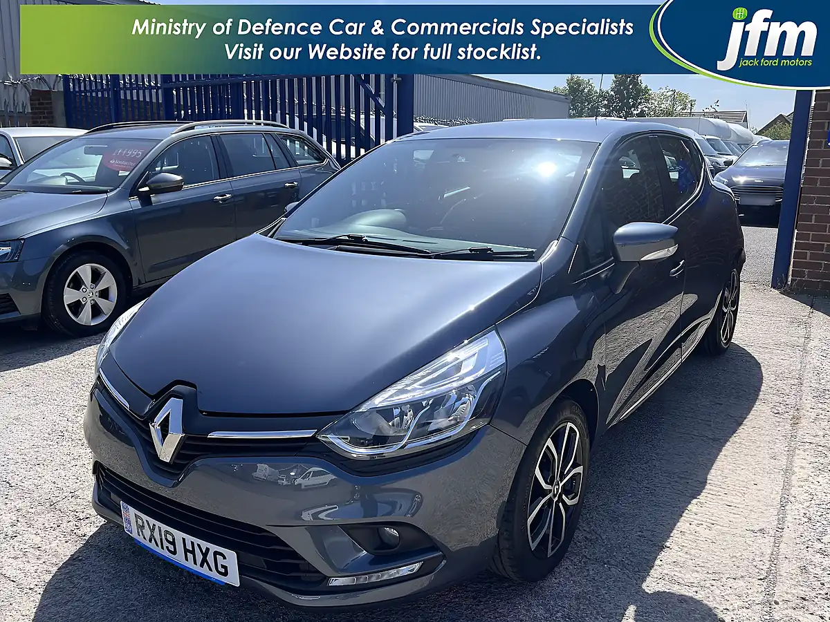 Used 2019 Renault Clio Play Titanium Grey Met - Interior and Exterior details 10