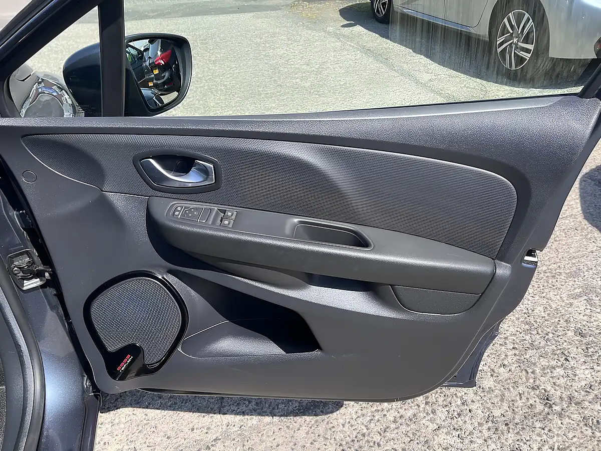 Used 2019 Renault Clio Play Titanium Grey Met - Interior and Exterior details 16