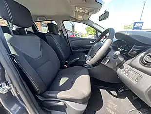 Used 2019 Renault Clio Play Titanium Grey Met - Interior and Exterior details 3