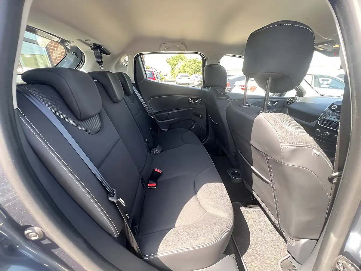 Used 2019 Renault Clio Play Titanium Grey Met - Interior and Exterior details 4
