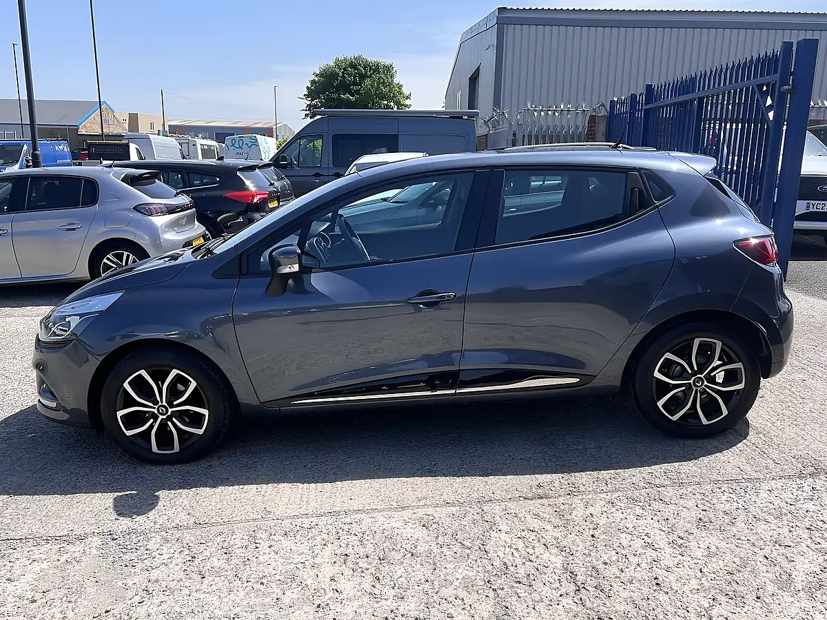 Used 2019 Renault Clio Play Titanium Grey Met - Interior and Exterior details 9