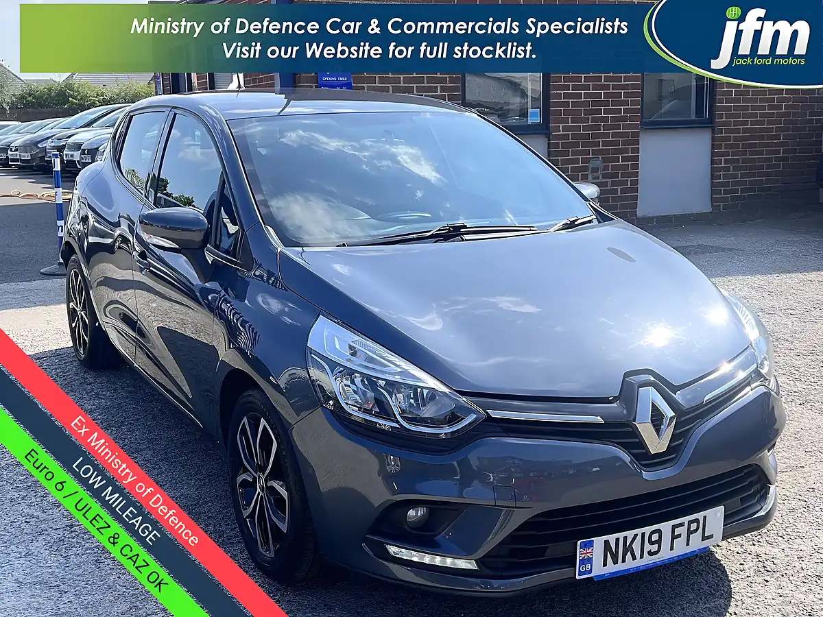Used 2019 Renault Clio Play Titanium Grey Metallic - Front View