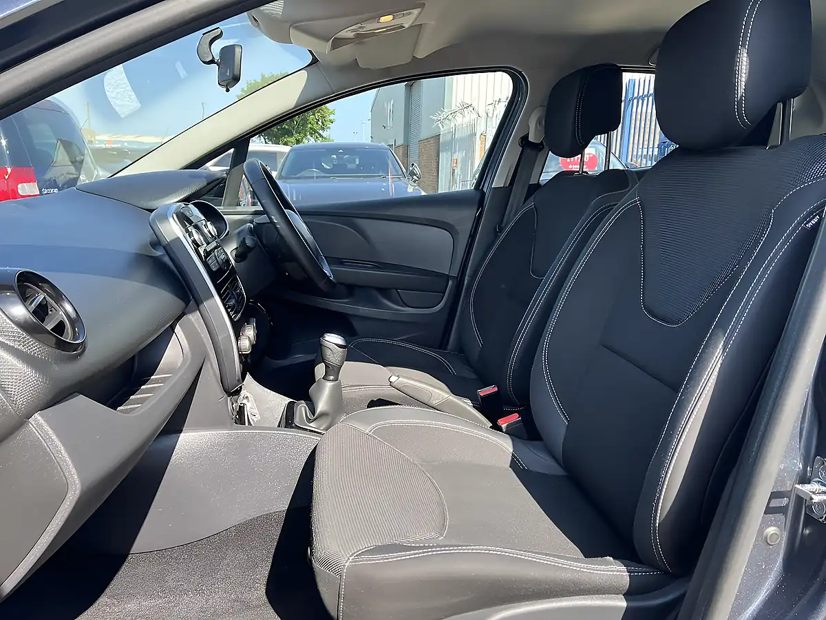 Used 2019 Renault Clio Play Titanium Grey Metallic - Interior and Exterior details 13