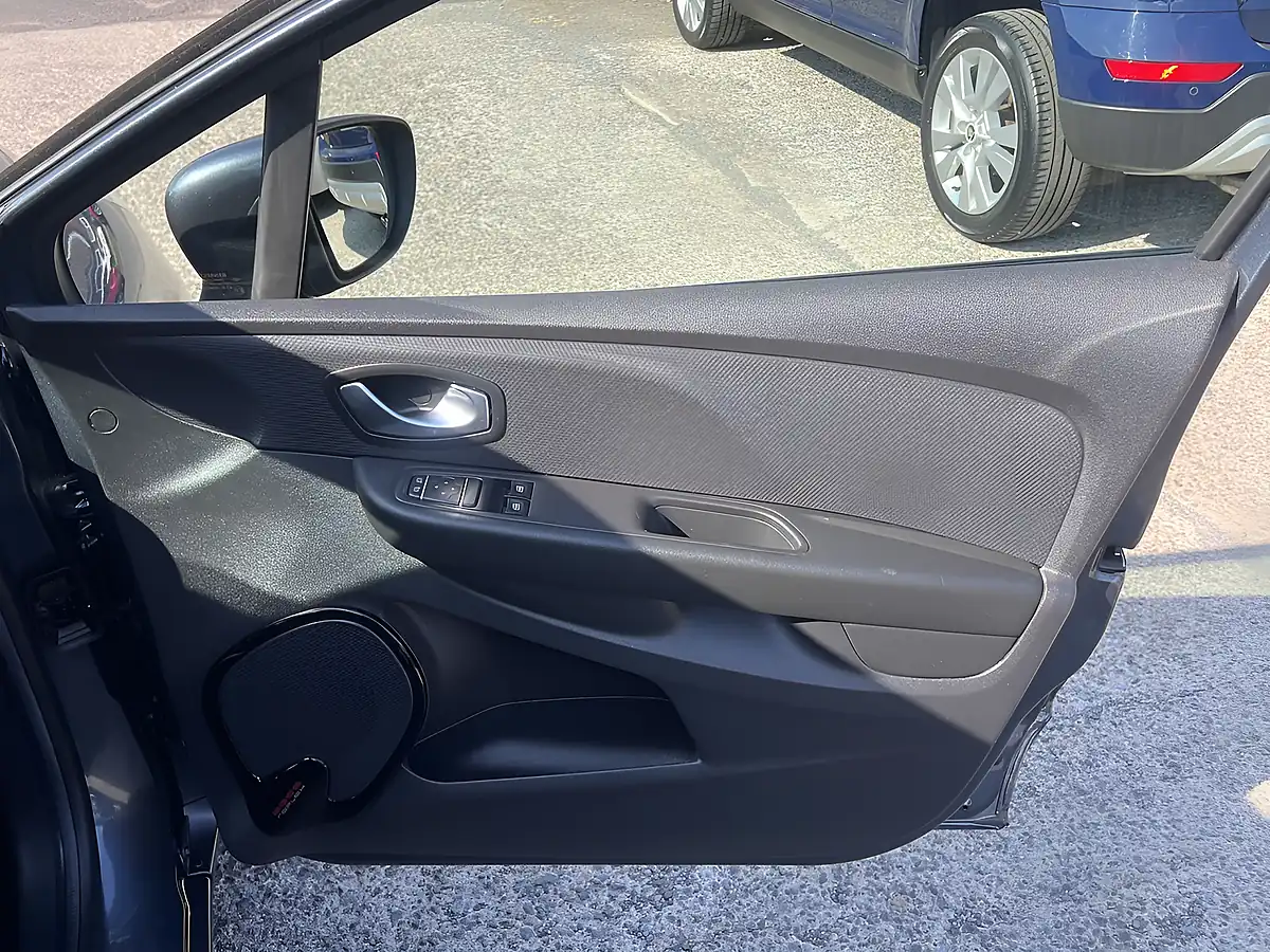 Used 2019 Renault Clio Play Titanium Grey Metallic - Interior and Exterior details 15
