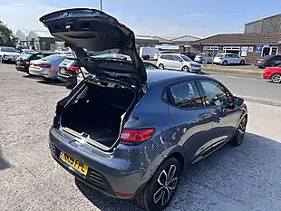 Used 2019 Renault Clio Play Titanium Grey Metallic - Interior and Exterior details 17
