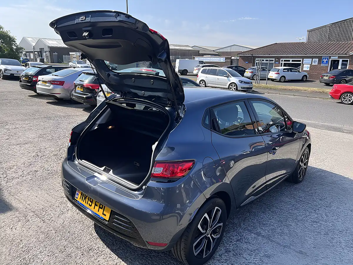 Used 2019 Renault Clio Play Titanium Grey Metallic - Interior and Exterior details 17