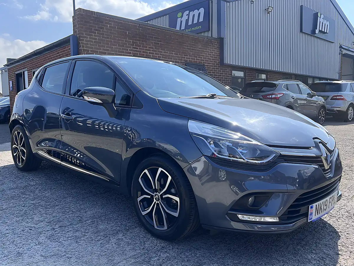Used 2019 Renault Clio Play Titanium Grey Metallic - Interior and Exterior details 20