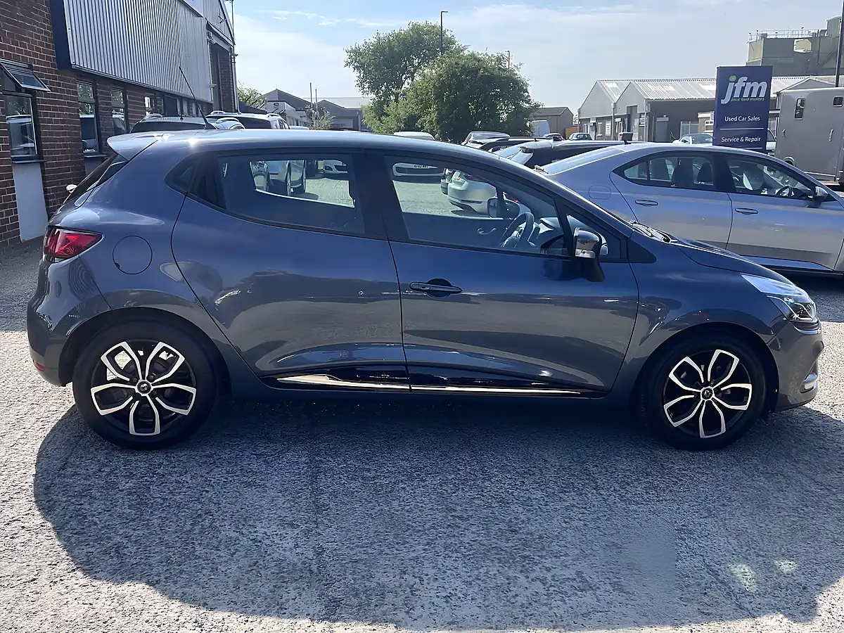 Used 2019 Renault Clio Play Titanium Grey Metallic - Interior and Exterior details 5