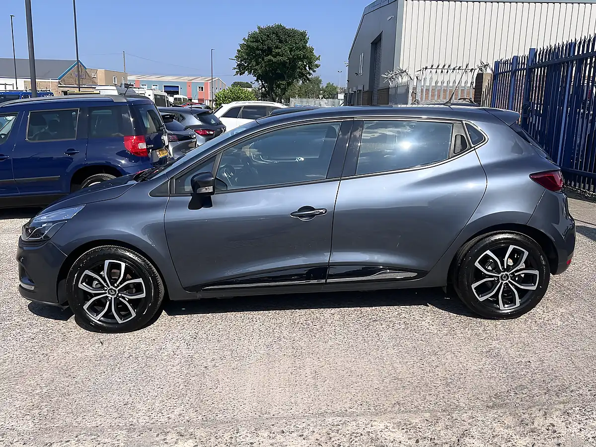 Used 2019 Renault Clio Play Titanium Grey Metallic - Interior and Exterior details 9