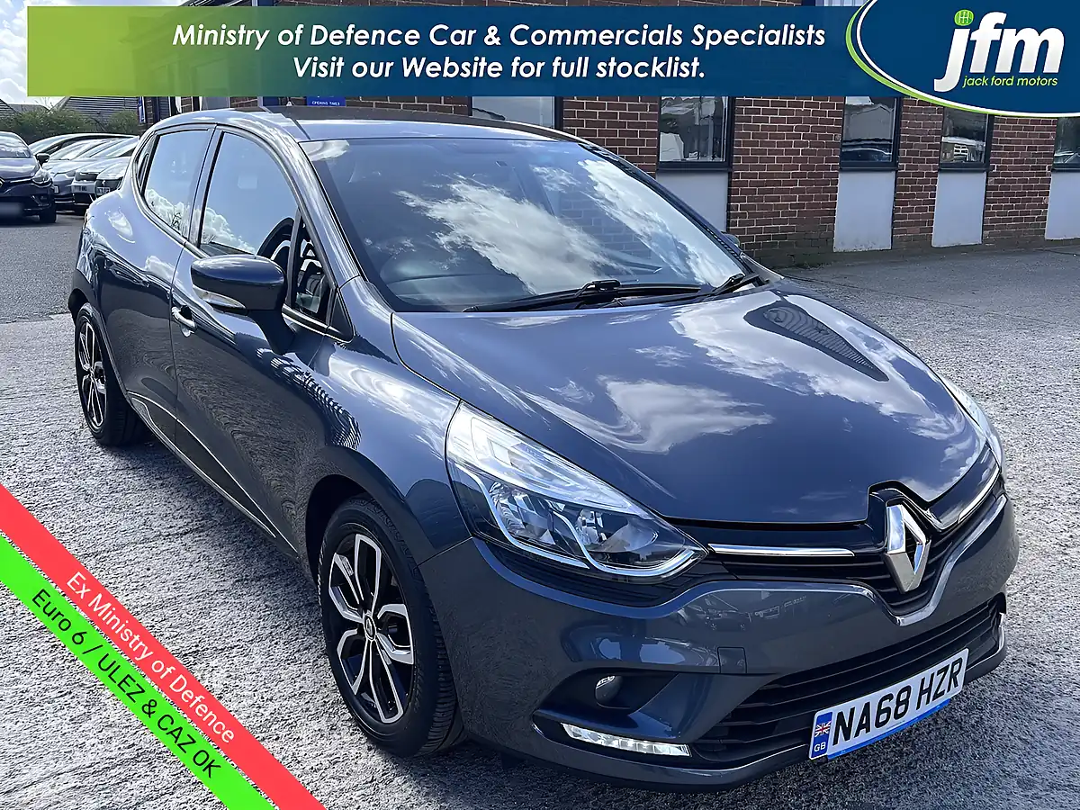 Used 2019 Renault Clio Play Titanium Grey Metallic - Front View