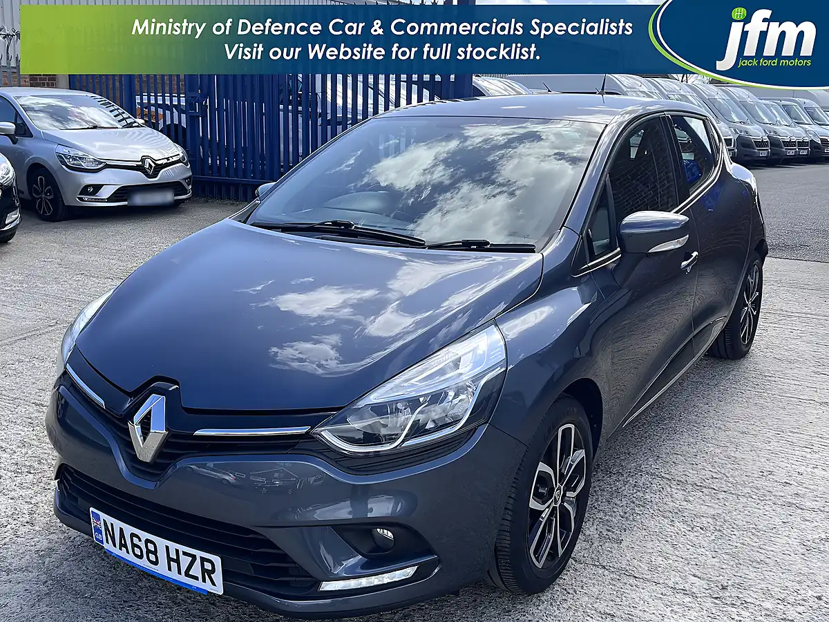 Used 2019 Renault Clio Play Titanium Grey Metallic - Interior and Exterior details 10