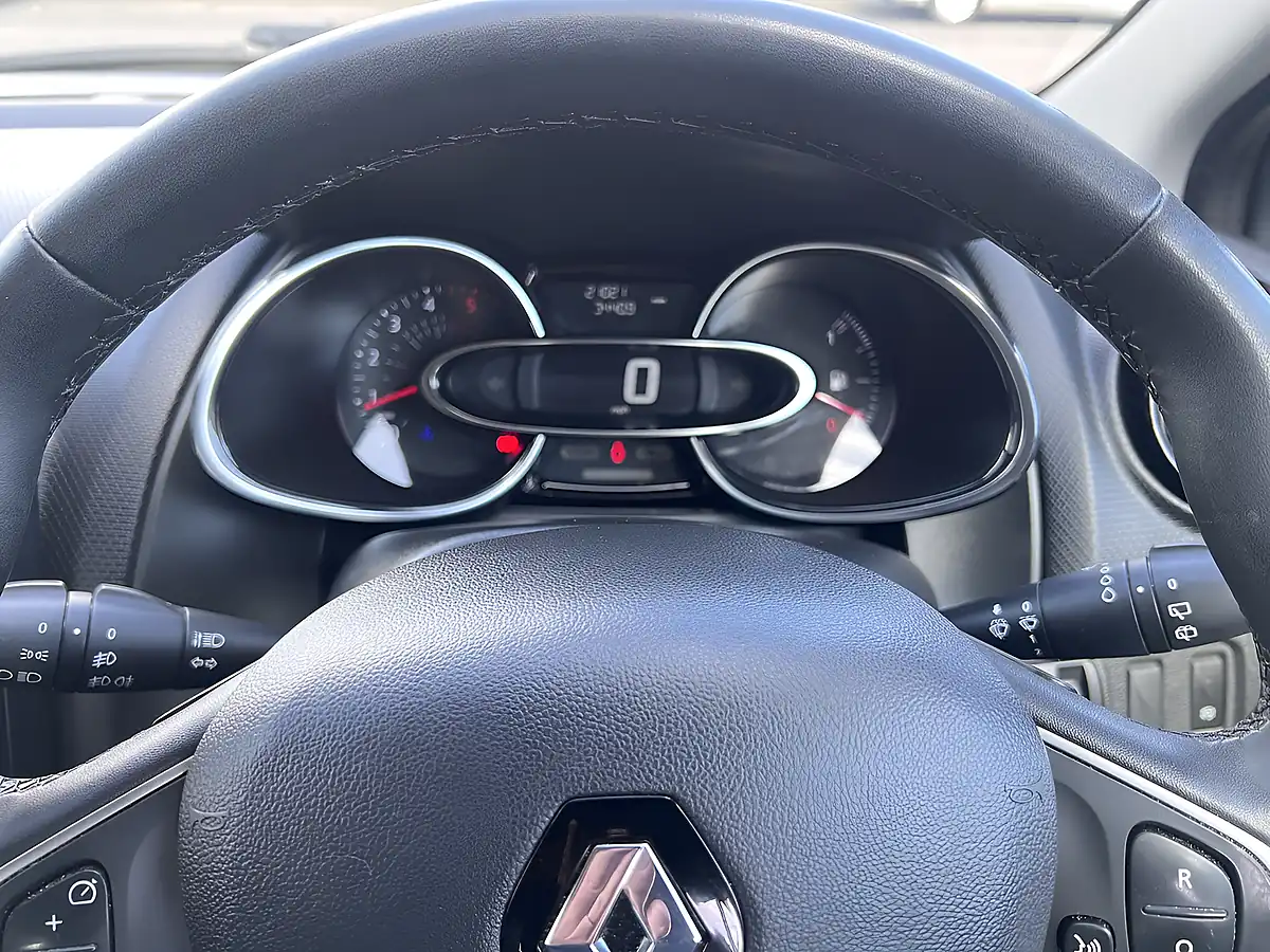 Used 2019 Renault Clio Play Titanium Grey Metallic - Interior and Exterior details 12