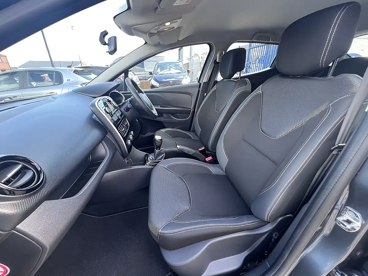 Used 2019 Renault Clio Play Titanium Grey Metallic - Interior and Exterior details 14