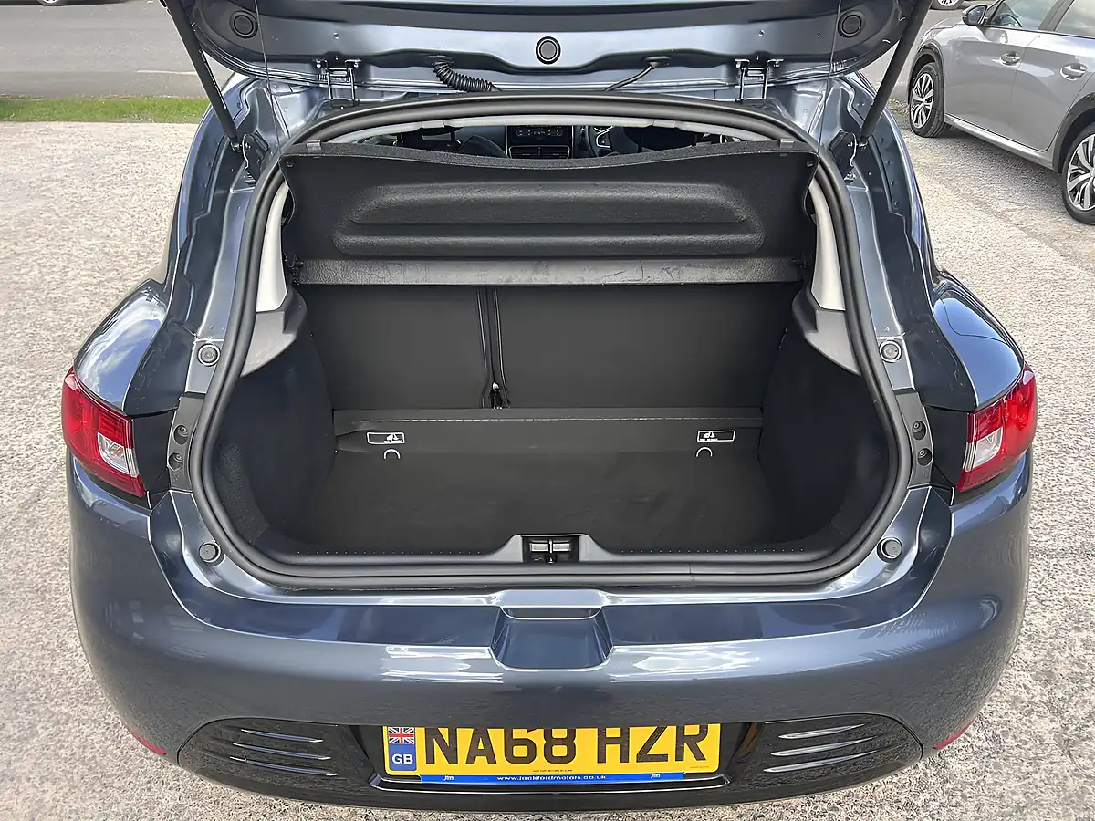 Used 2019 Renault Clio Play Titanium Grey Metallic - Interior and Exterior details 17