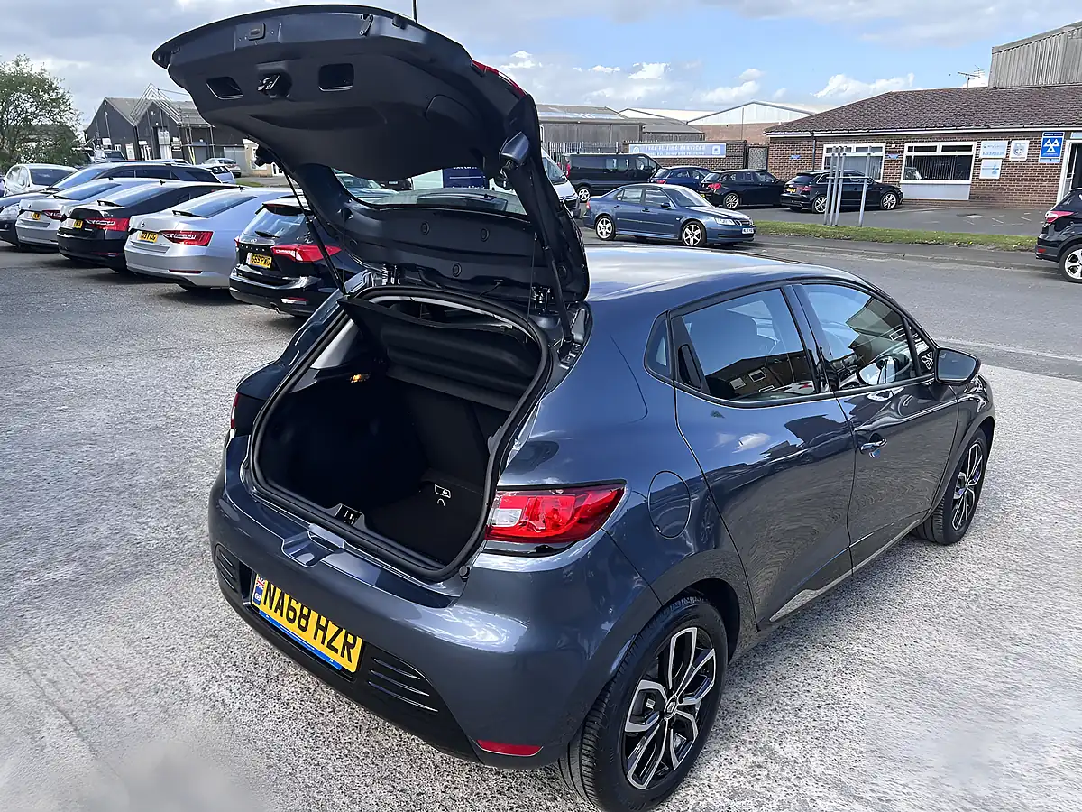 Used 2019 Renault Clio Play Titanium Grey Metallic - Interior and Exterior details 18