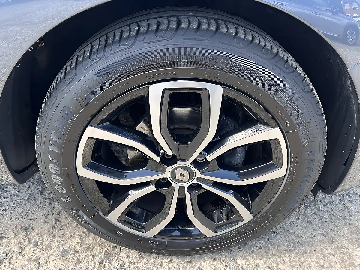 Used 2019 Renault Clio Play Titanium Grey Metallic - Interior and Exterior details 19