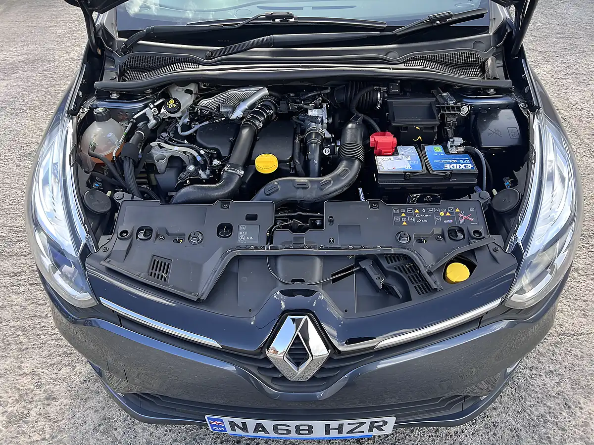 Used 2019 Renault Clio Play Titanium Grey Metallic - Interior and Exterior details 20