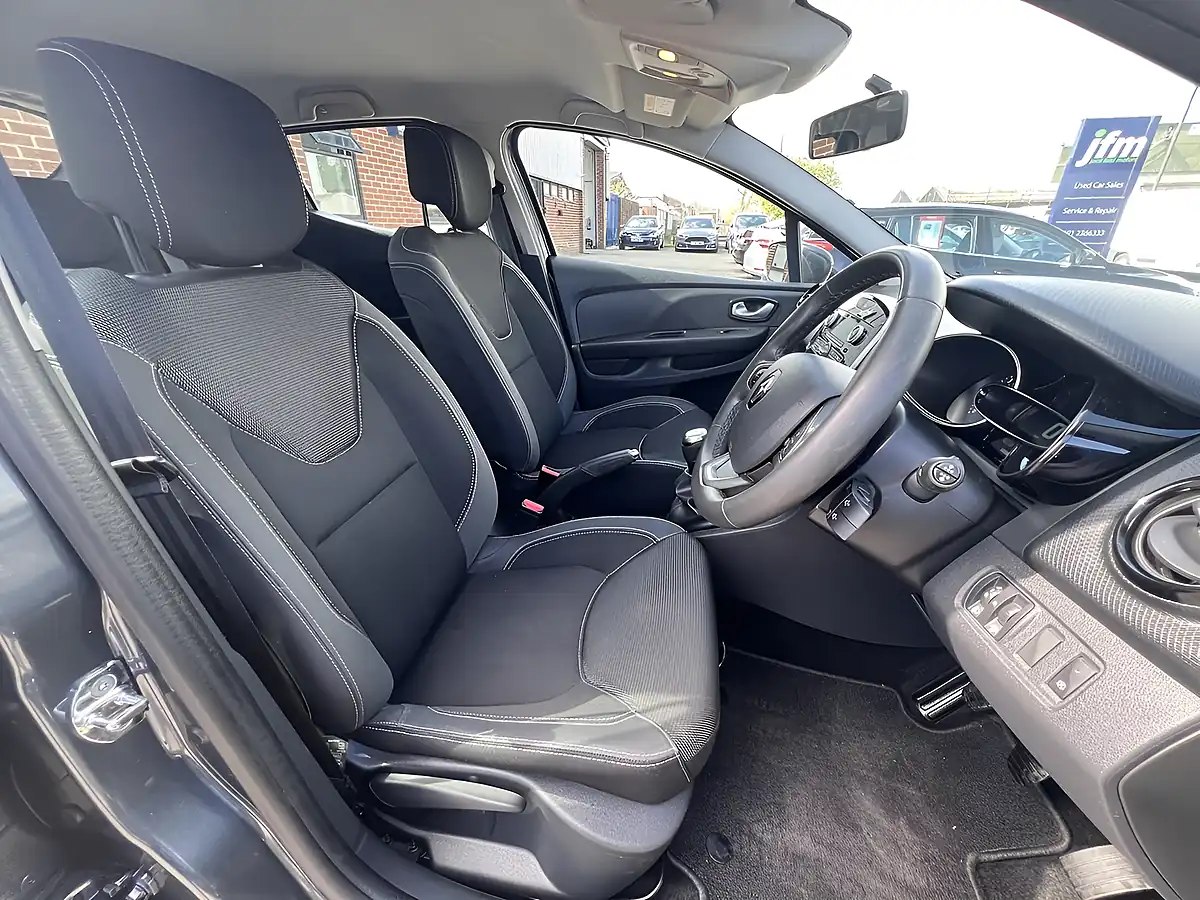 Used 2019 Renault Clio Play Titanium Grey Metallic - Interior and Exterior details 3