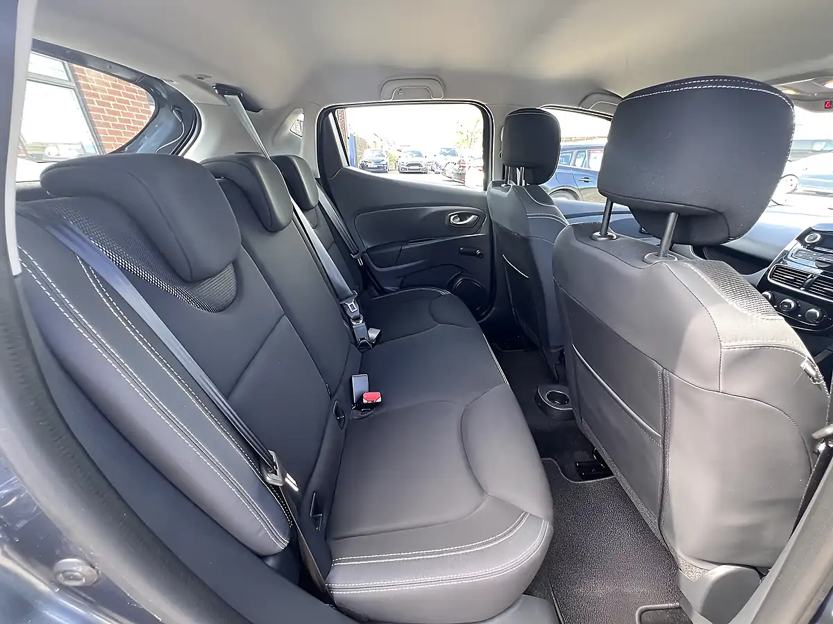 Used 2019 Renault Clio Play Titanium Grey Metallic - Interior and Exterior details 4