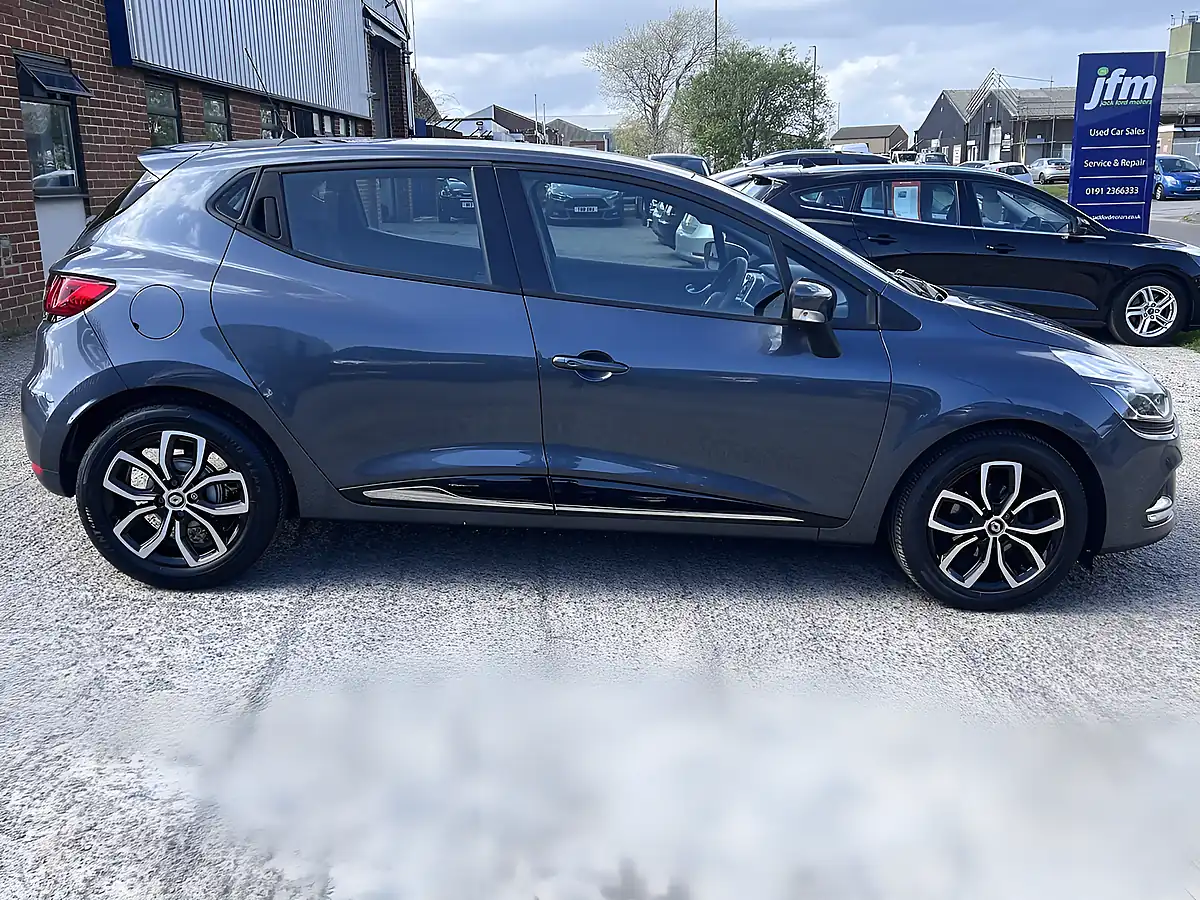 Used 2019 Renault Clio Play Titanium Grey Metallic - Interior and Exterior details 5
