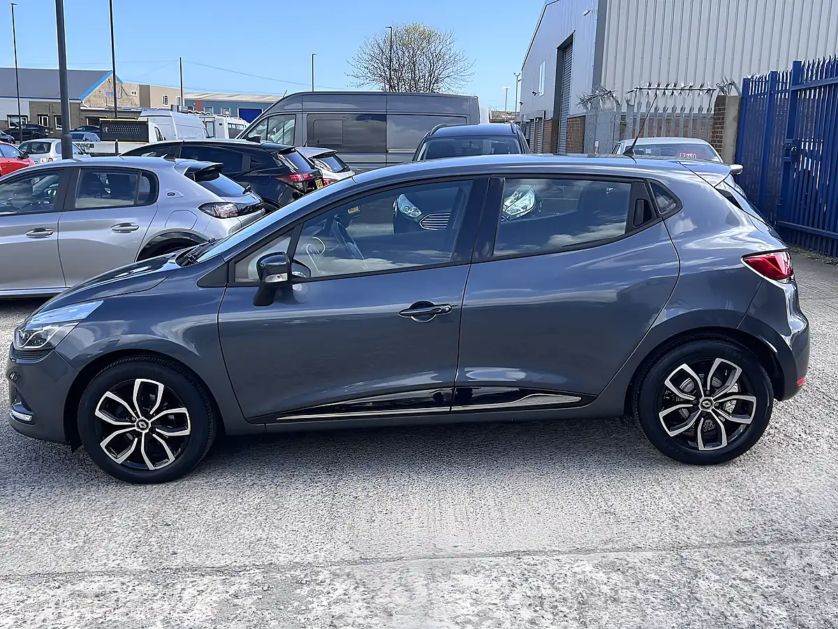 Used 2019 Renault Clio Play Titanium Grey Metallic - Interior and Exterior details 9