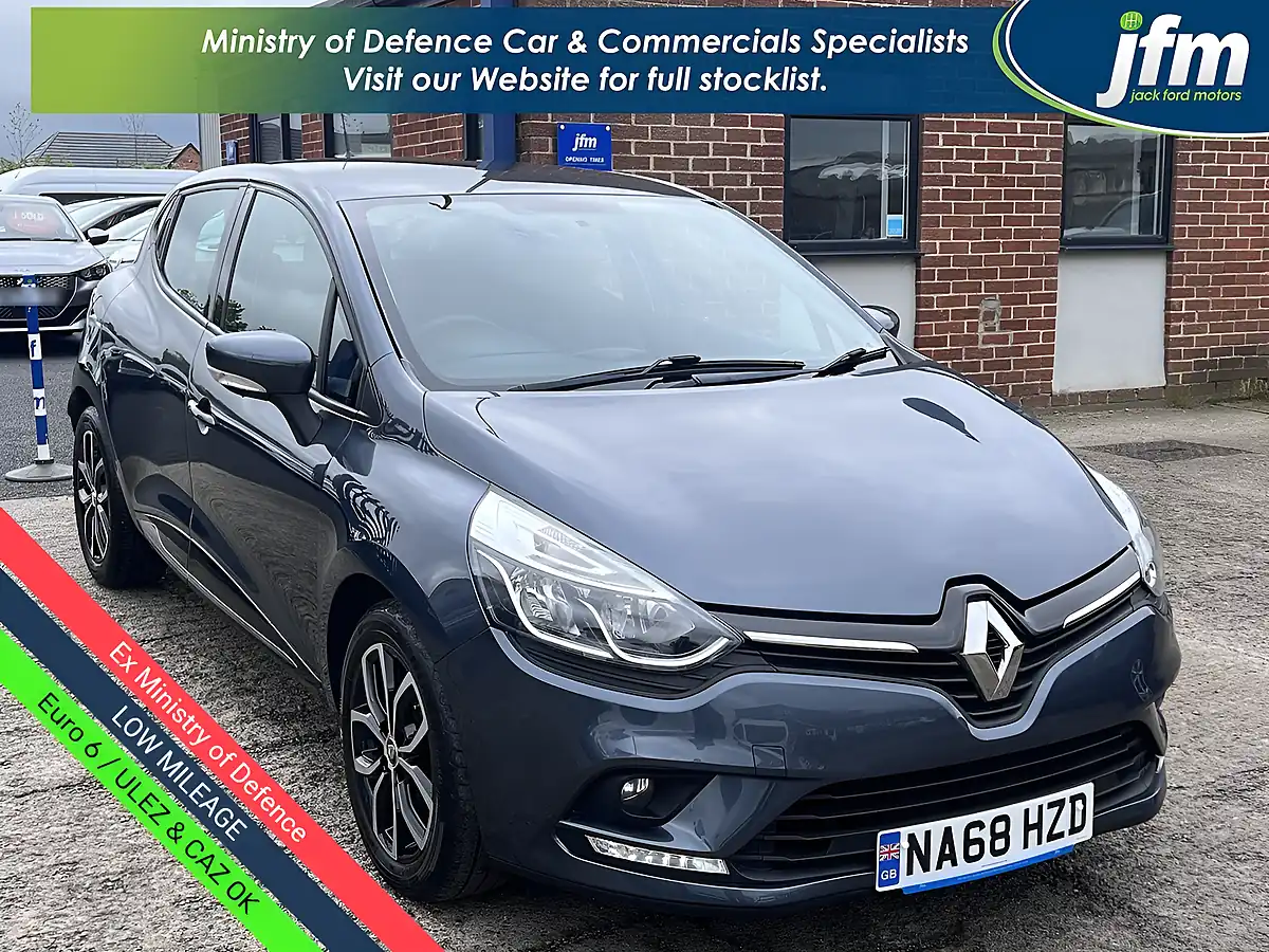 Used 2019 Renault Clio Play Titanium Grey Metallic - Front View
