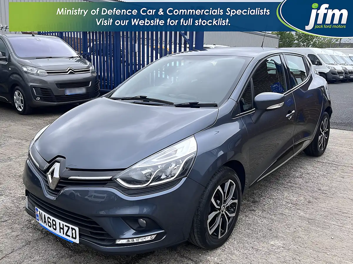 Used 2019 Renault Clio Play Titanium Grey Metallic - Interior and Exterior details 10