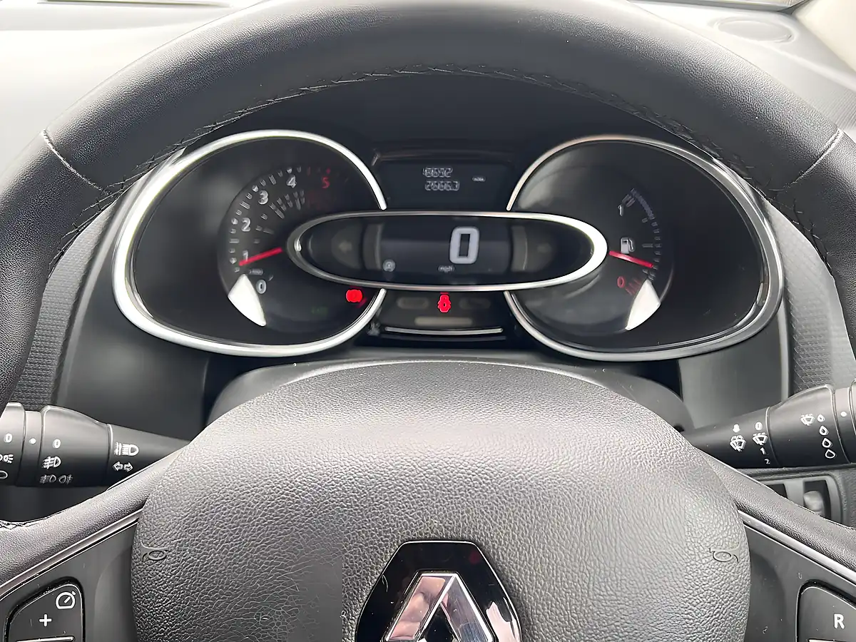 Used 2019 Renault Clio Play Titanium Grey Metallic - Interior and Exterior details 12