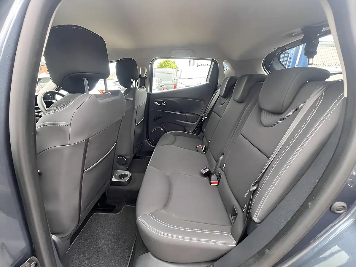 Used 2019 Renault Clio Play Titanium Grey Metallic - Interior and Exterior details 15