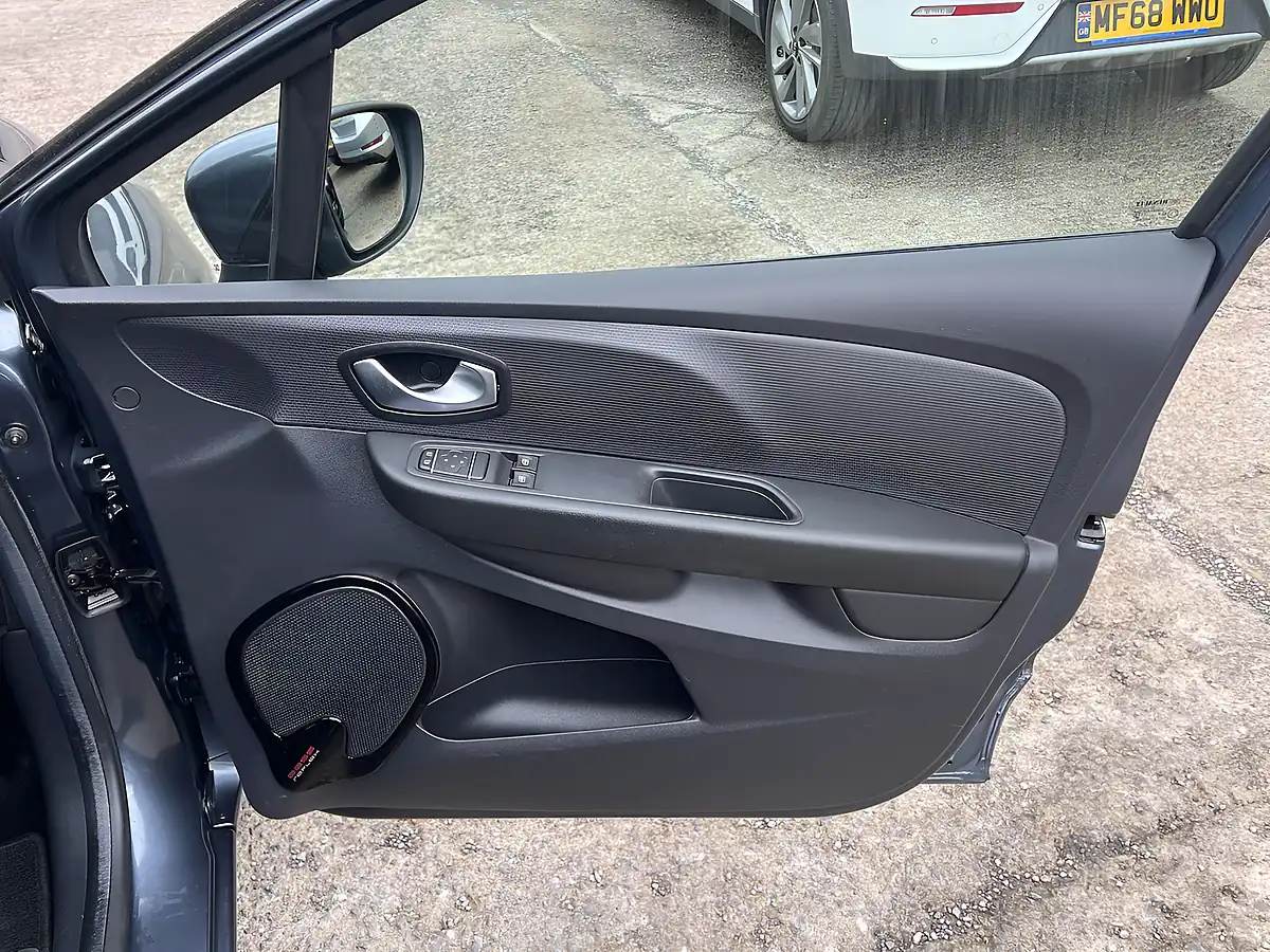 Used 2019 Renault Clio Play Titanium Grey Metallic - Interior and Exterior details 16