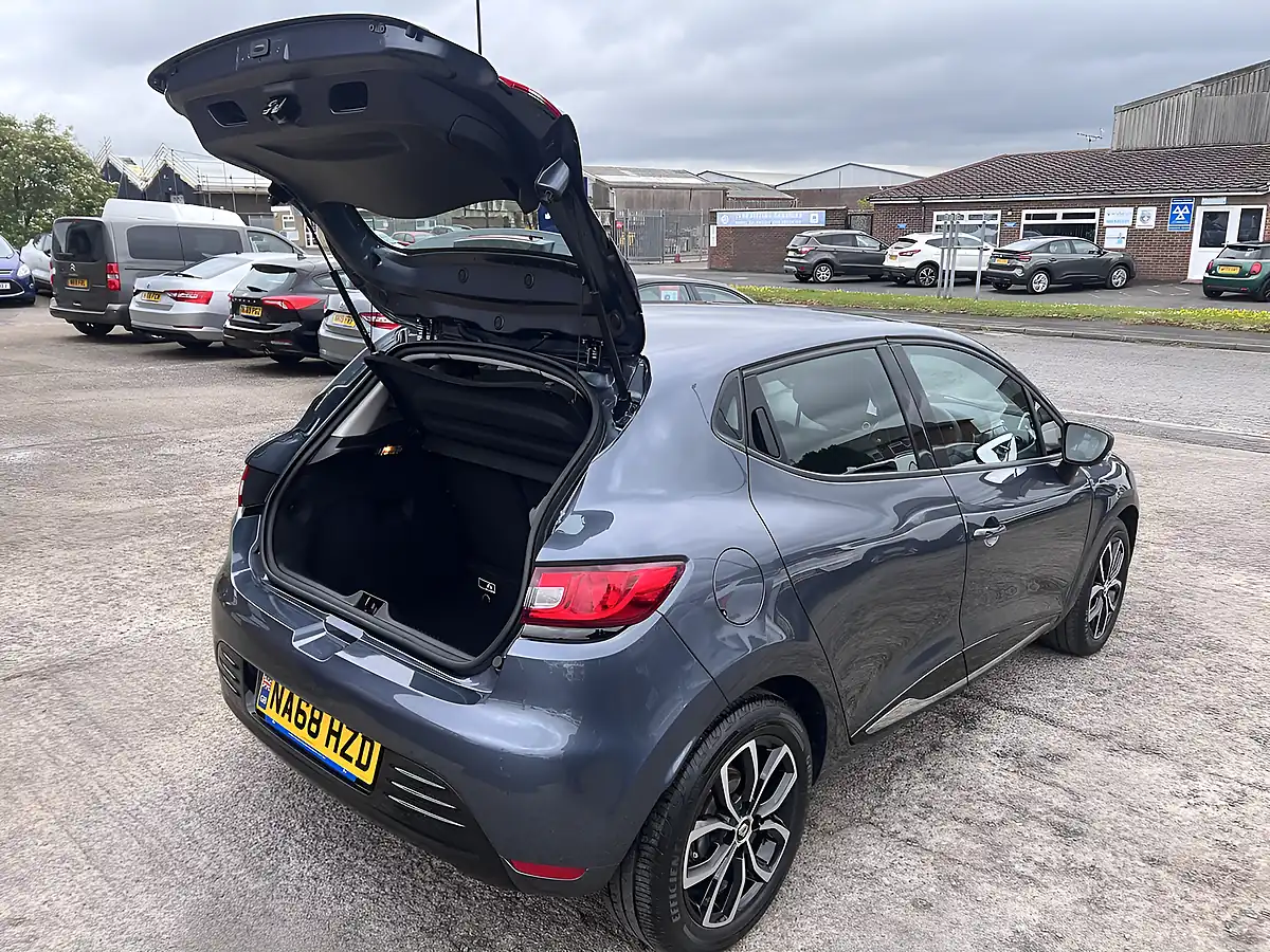 Used 2019 Renault Clio Play Titanium Grey Metallic - Interior and Exterior details 18