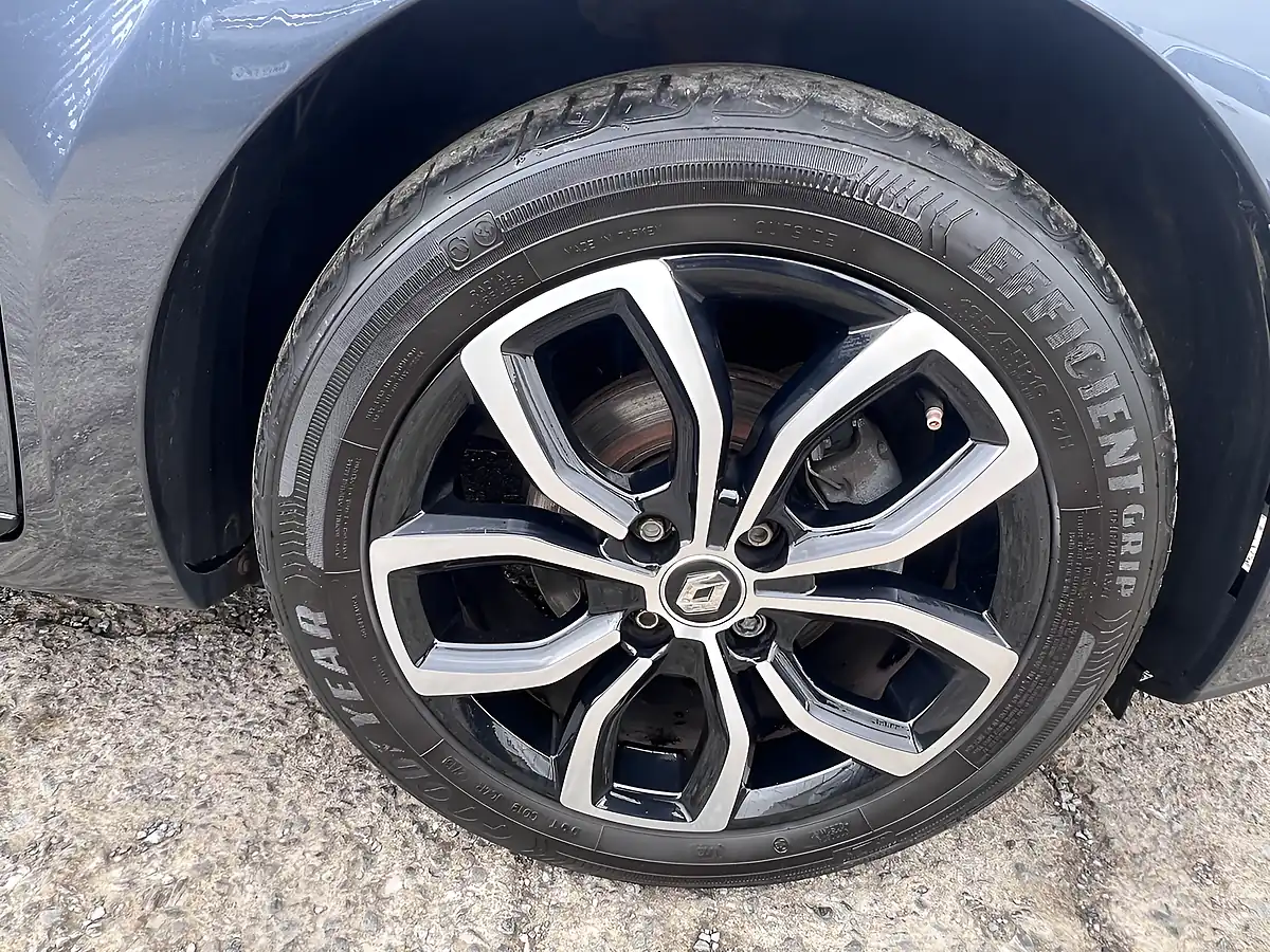 Used 2019 Renault Clio Play Titanium Grey Metallic - Interior and Exterior details 19