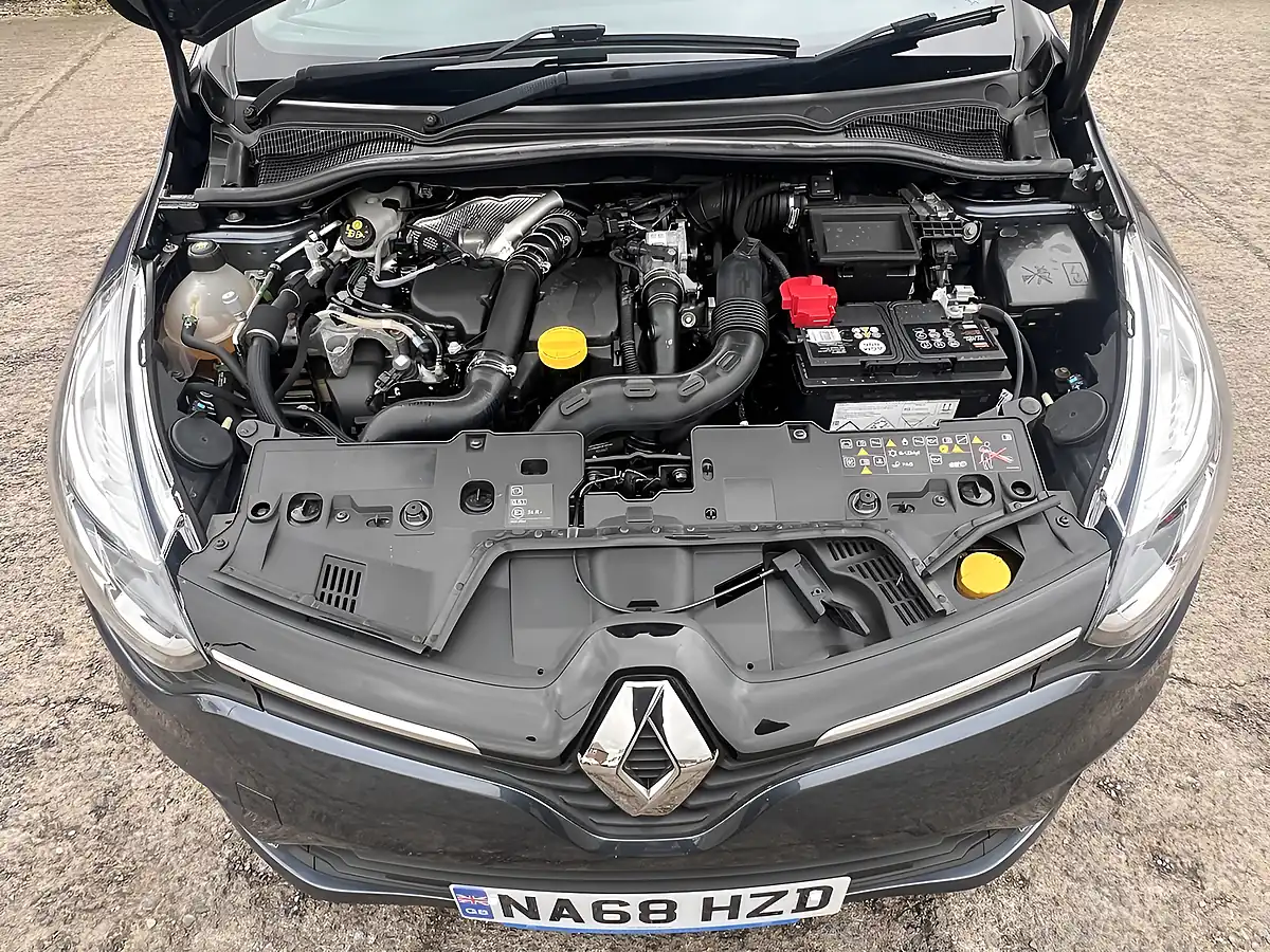 Used 2019 Renault Clio Play Titanium Grey Metallic - Interior and Exterior details 20
